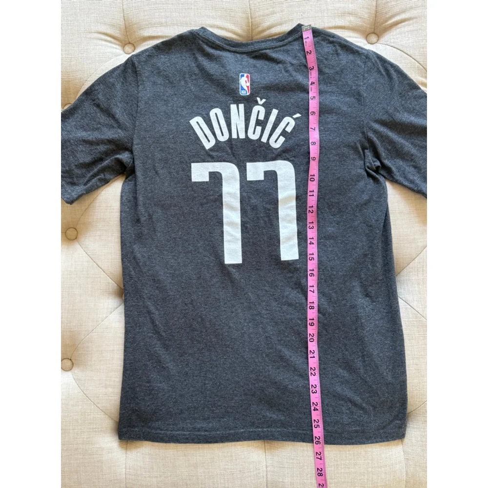 Boys NBA Gray Doncic 77 Mavericks Jersey L
